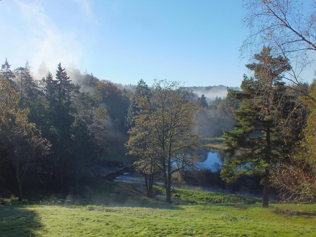 Les Grillons Du Morvan Otel Montsauche-les-Settons Dış mekan fotoğraf